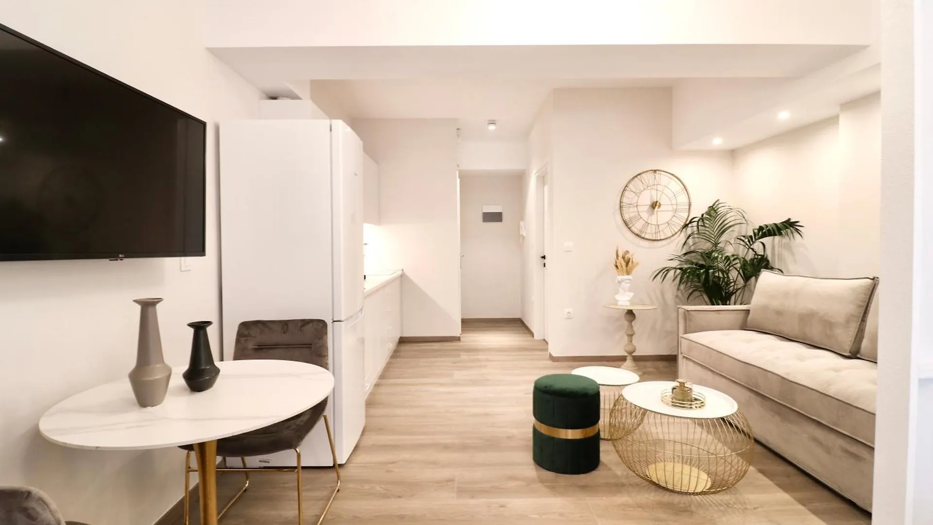 F & B Collection - Central Gems Apartment Thessaloniki Greece